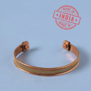 Two-tone copper bracelet. Adjustable, interlaced, copper and brass finishes.