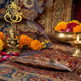 Stand Stand under incense leaf